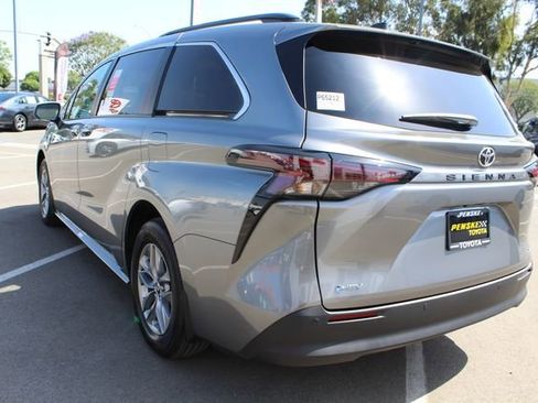Certified 2026 Toyota Sienna XLE FWD image 12