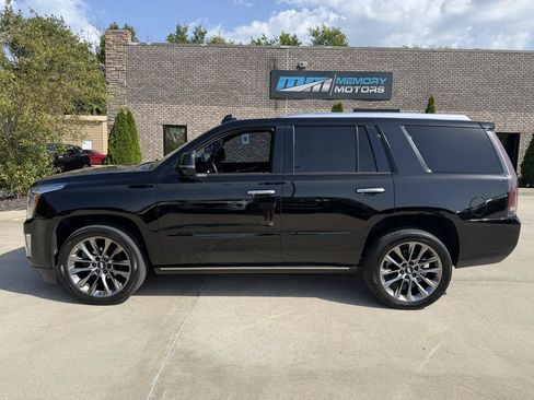 Used 2019 Cadillac Escalade Premium Luxury w/ Escalade Sport Edition RWD image 8