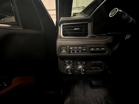 Used 2023 GMC Yukon Denali Ultimate image 9