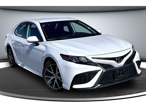 Used 2024 Toyota Camry SE image 13