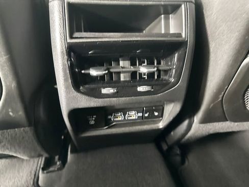 Certified 2023 Jeep Grand Cherokee Limited w/ Black Appearance Package image 18