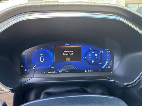 Used 2020 Ford Escape Titanium w/ Titanium Premium Package 2.0 FWD image 23