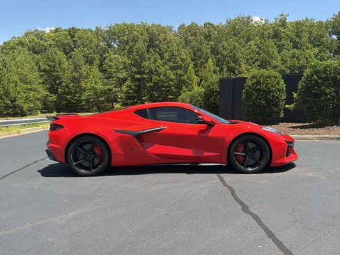 Used 2025 Chevrolet Corvette E-Ray w/ Stealth Interior Trim Package AWD/4WD image 5