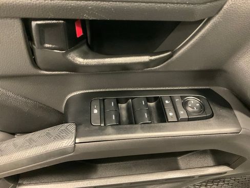 Used 2025 Toyota Tacoma SR5 AWD/4WD image 16