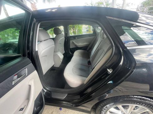Used 2018 Hyundai Sonata SE w/ Cargo Package FWD image 9