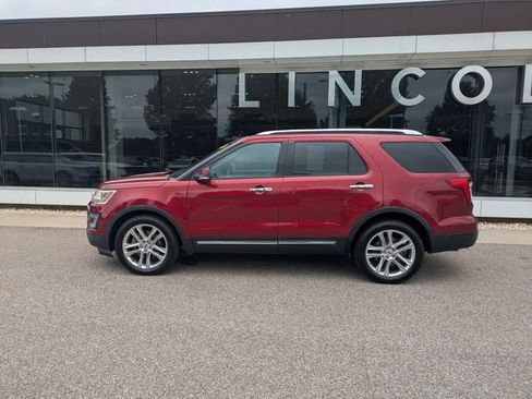 Used 2017 Ford Explorer Limited w/ Equipment Group 301A FWD image 3
