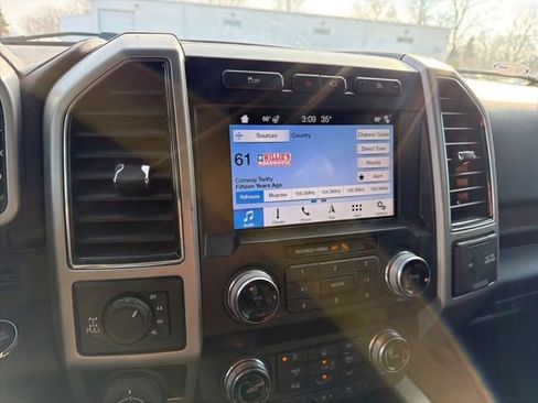 Used 2019 Ford F150 Lariat w/ Equipment Group 502A Luxury AWD/4WD image 25