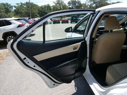 Used 2018 Toyota Corolla LE FWD image 26