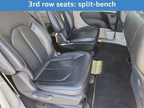 Used 2023 Chrysler Pacifica Touring-L image 23