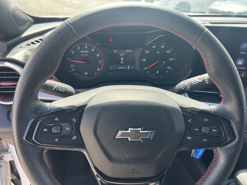 Used 2024 Chevrolet Trax RS FWD image 17