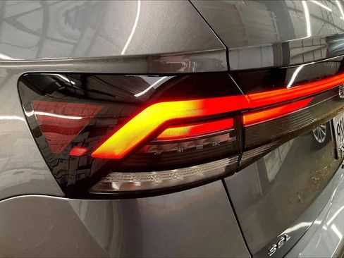 Used 2025 Volkswagen Taos SEL w/ Black Wheel Plus Package image 32