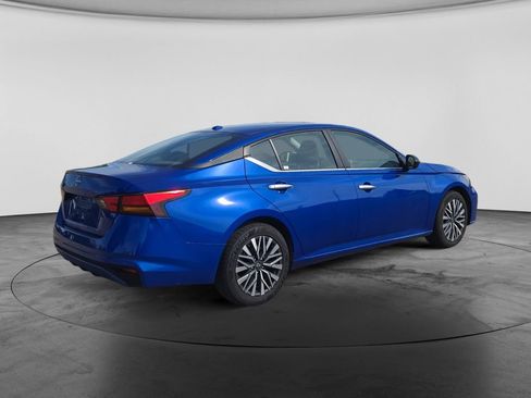 Used 2025 Nissan Altima 2.5 SV FWD image 8