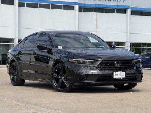 Used 2024 Honda Accord Sport image 2