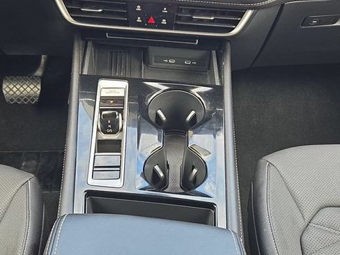 Used 2025 Volkswagen Atlas SE FWD image 17