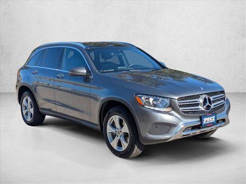 Used 2017 Mercedes-Benz GLC 300 4MATIC image 3