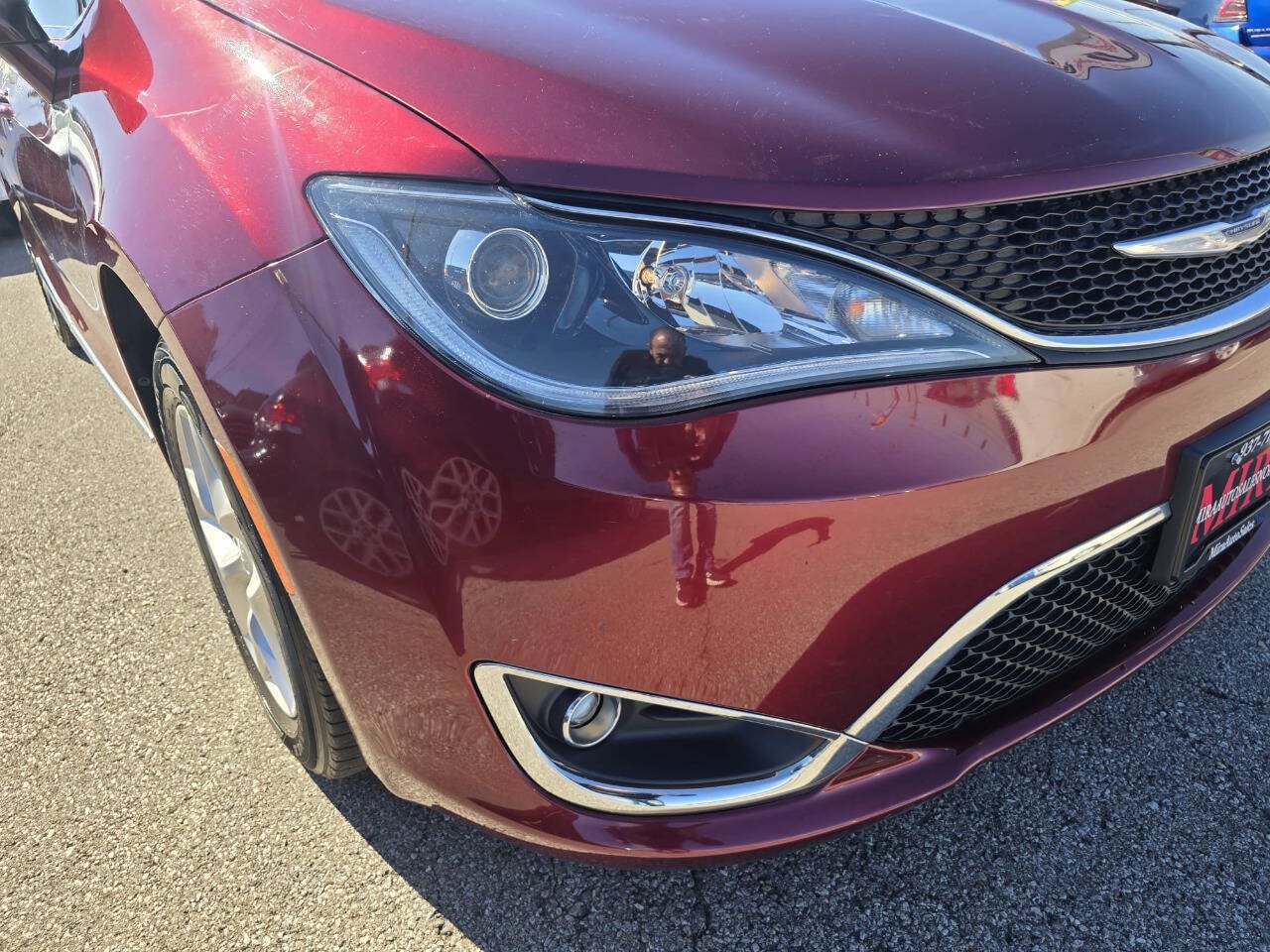 Used 2017 Chrysler Pacifica Touring-L w/ Tire & Wheel Group FWD image 42