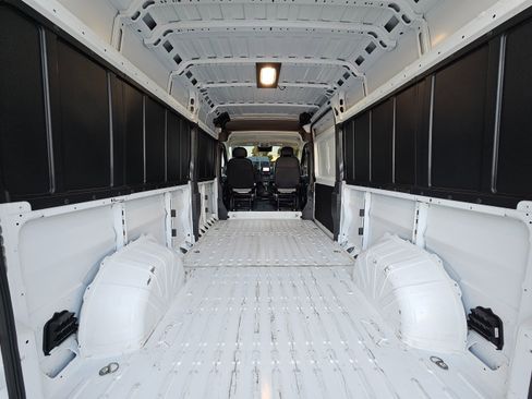 Used 2025 RAM ProMaster 2500 w/ Convenience Group image 19