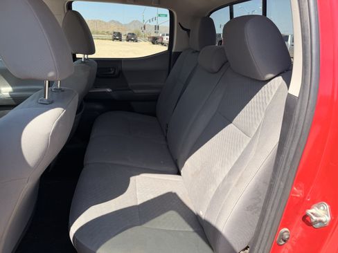 Used 2020 Toyota Tacoma SR5 w/ Technology Package AWD/4WD image 13