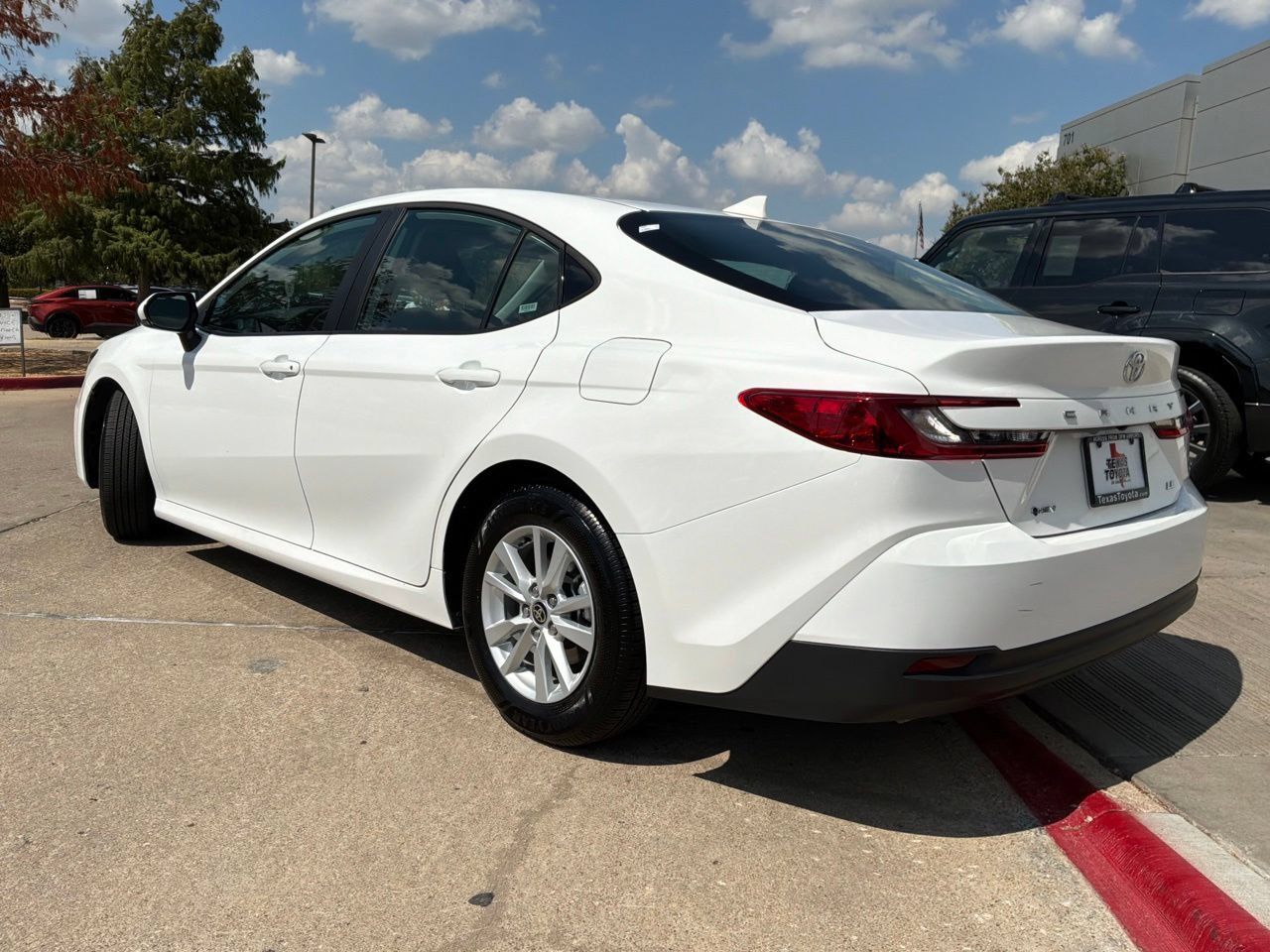 Used 2026 Toyota Camry LE FWD image 8