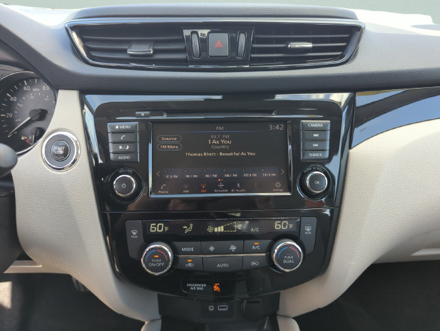 Certified 2022 Nissan Rogue Sport SV w/ Technology Package AWD/4WD image 35