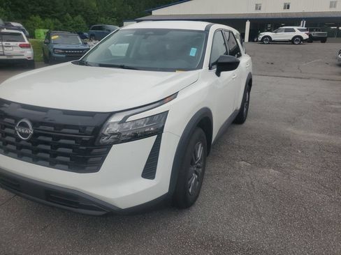 Used 2026 Nissan Pathfinder S FWD image 2