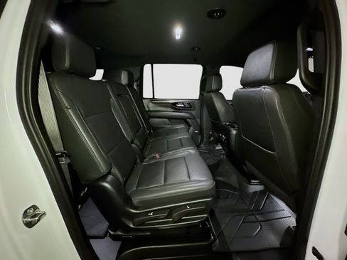 Used 2025 Chevrolet Suburban LT w/ Comfort Package AWD/4WD image 36