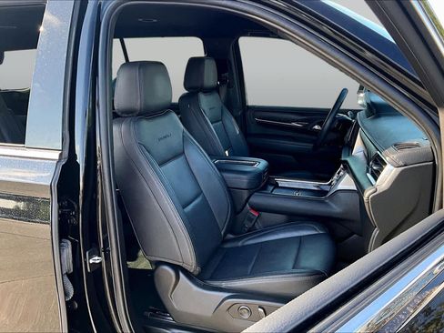 Used 2023 GMC Yukon Denali AWD/4WD image 8