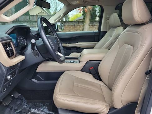 Used 2022 Ford Expedition Max Limited image 13