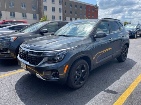 Used 2026 Kia Seltos EX w/ EX Sunroof Package AWD/4WD image 2