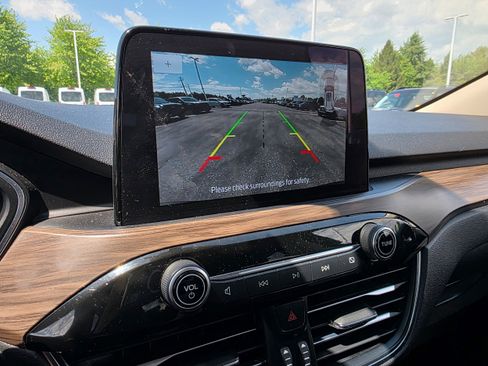 Used 2020 Ford Escape Titanium FWD image 19