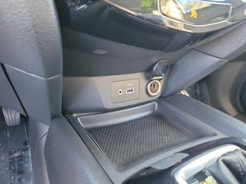 Used 2018 Nissan Rogue SV FWD image 32