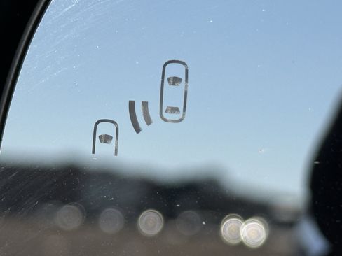 Used 2022 Toyota C-HR XLE image 29