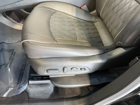 Used 2023 Buick Enclave Avenir w/ Avenir Technology Package image 14