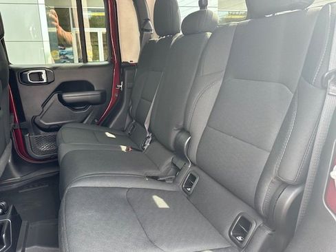 Used 2021 Jeep Gladiator Sport image 10