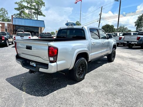 Used 2022 Toyota Tacoma SR5 w/ Technology Package RWD image 7