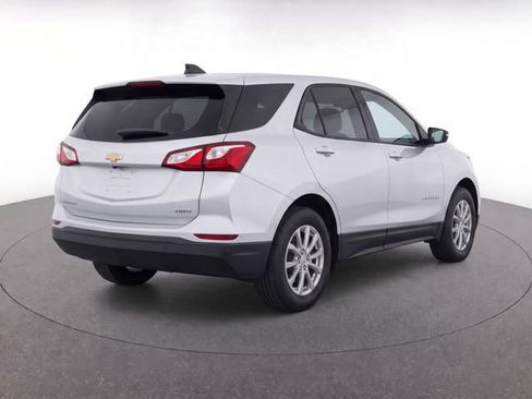 Used 2021 Chevrolet Equinox LS w/ LS Convenience Package AWD/4WD image 3
