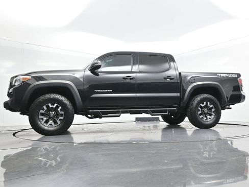 Used 2020 Toyota Tacoma TRD Off-Road AWD/4WD image 46