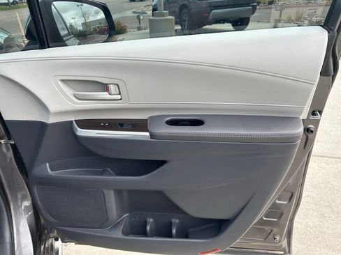 Used 2024 Toyota Sienna LE w/ LE Plus Package AWD/4WD image 33