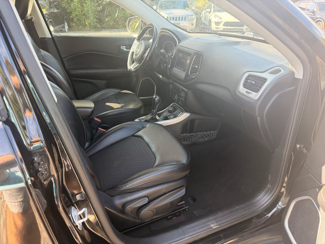 Used 2020 Jeep Compass Latitude w/ Cold Weather Group AWD/4WD image 25