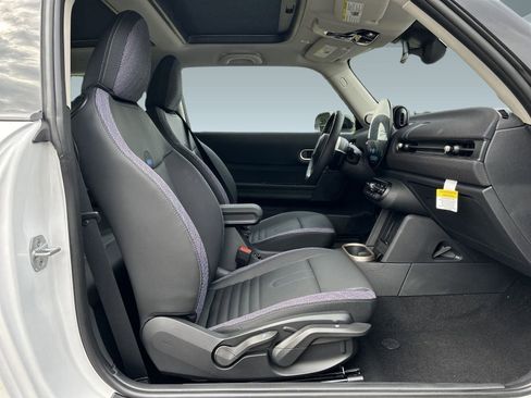 Certified 2025 MINI Cooper 2-Door Hardtop image 32