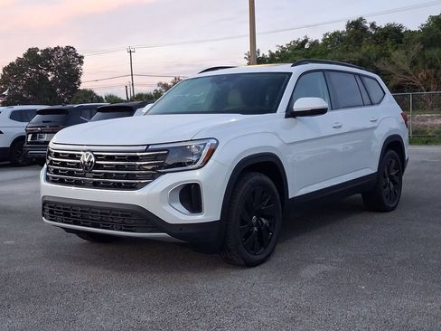 New 2026 Volkswagen Atlas SE FWD image 3