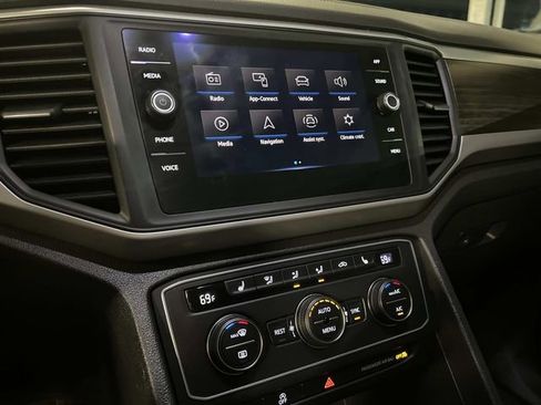 Used 2021 Volkswagen Atlas SE w/ Towing Package image 18