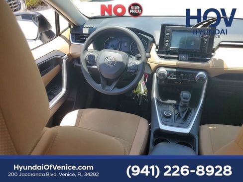 Used 2020 Toyota RAV4 LE AWD/4WD image 18