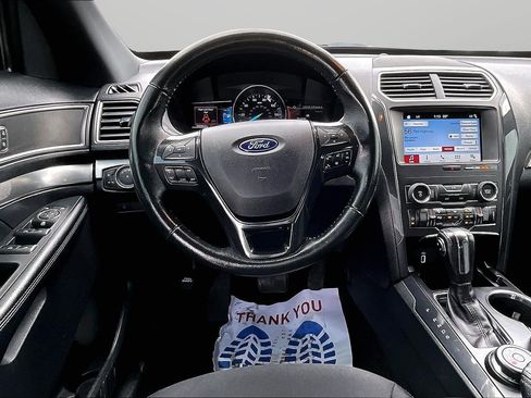 Used 2018 Ford Explorer XLT w/ Equipment Group 201A AWD/4WD image 5