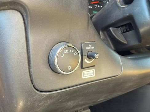 Used 2015 GMC Savana 3500 image 25