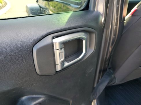 Used 2018 Jeep Wrangler Unlimited Sport S image 15