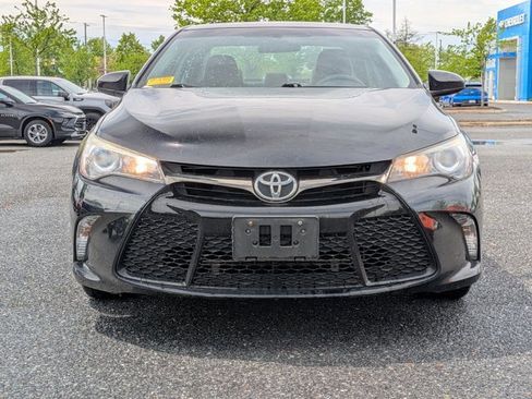 Used 2017 Toyota Camry SE image 2