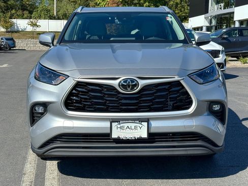 Used 2022 Toyota Highlander XLE image 2