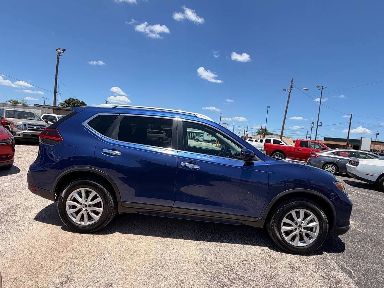 Used 2018 Nissan Rogue SV AWD/4WD image 5