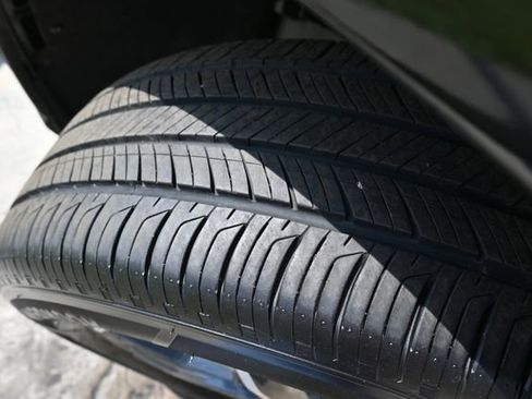 Used 2025 Honda HR-V EX-L image 9